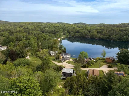 $1,595,000 | 10 Buckingham Lane, Monterey, MA 01245