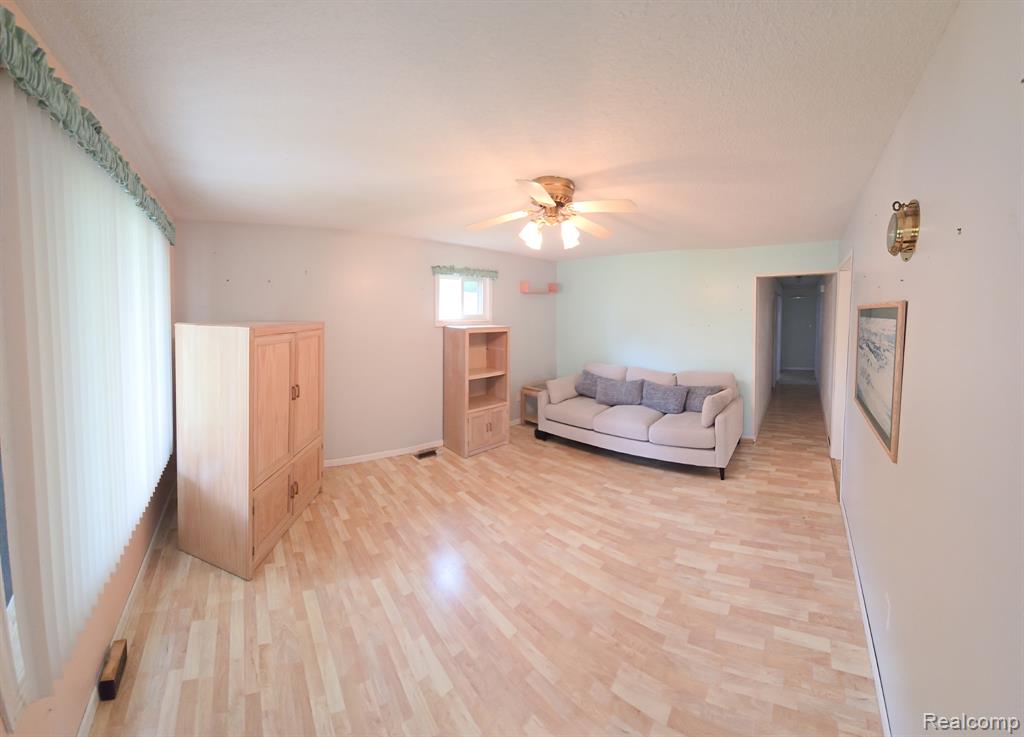 12929 Matthews Street Carleton, MI 48117 - Photo 6 of 64