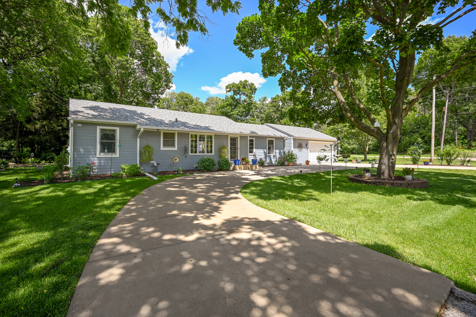 411 Carlisle Road Batavia, IL 60510 - Photo 2 of 28
