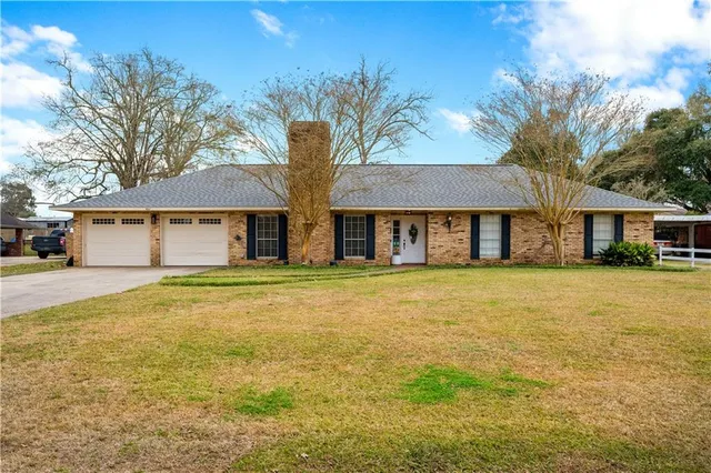 $235,000 | 467 Debellevue Drive, Marksville, LA 71351