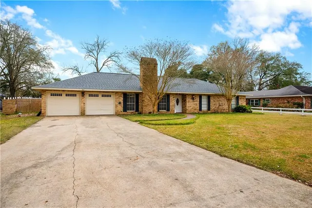 $235,000 | 467 Debellevue Drive, Marksville, LA 71351