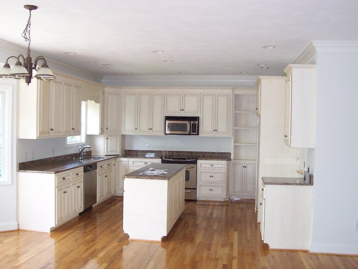 1701 Deyerle Road Southwest Roanoke, VA 24018 - Photo 3 of 5 CUSTOM KITCHEN