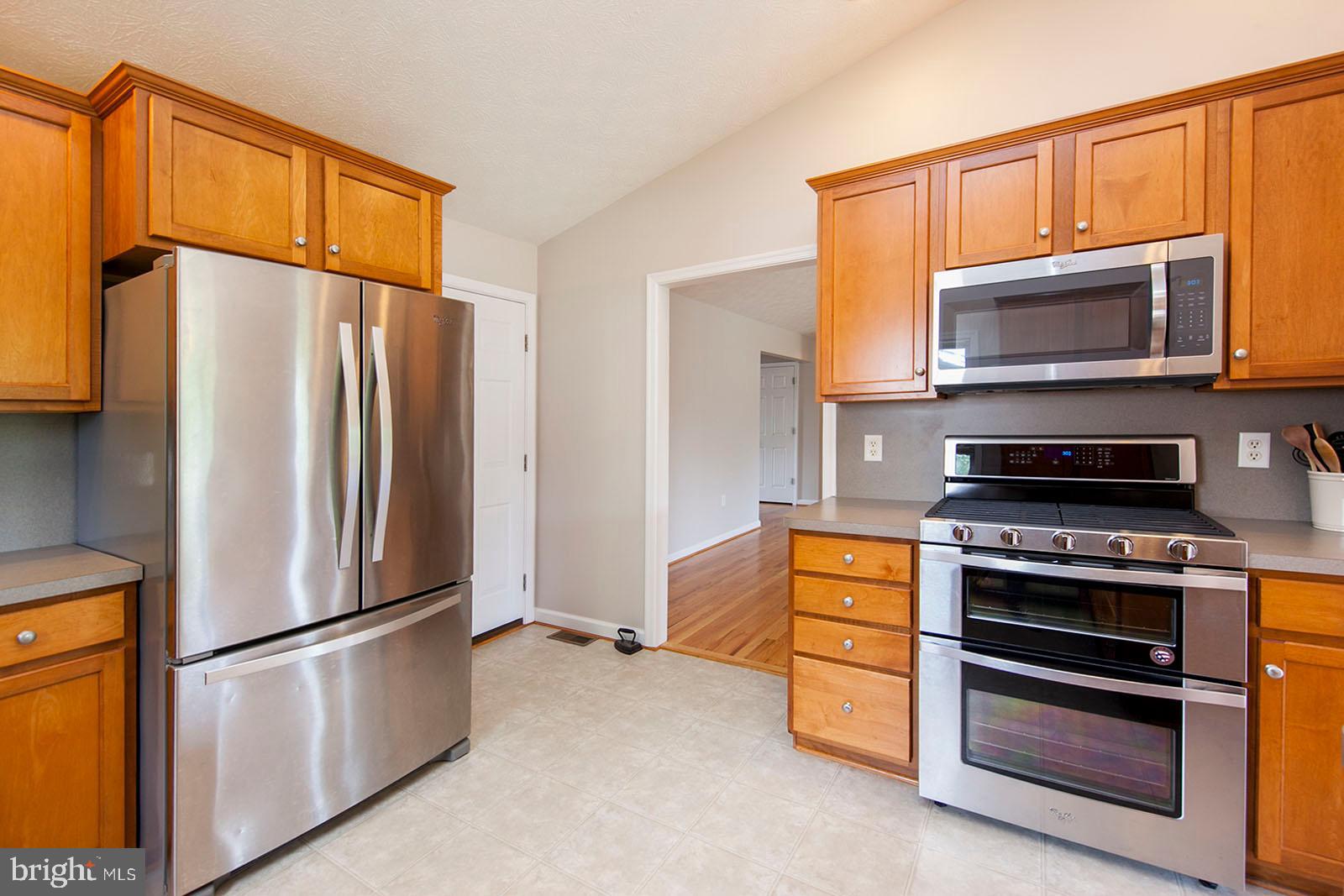 103 Longcroft Road Winchester, VA 22602 - Photo 12 of 52 Stainless steel appliances in kitchen