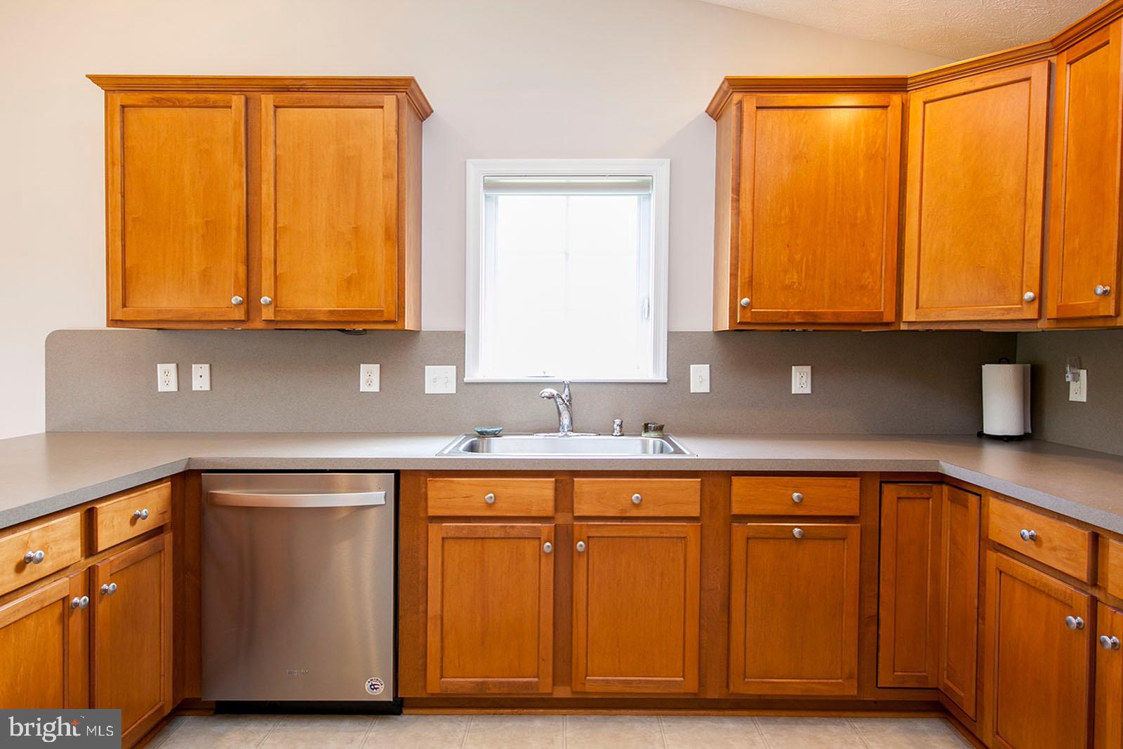 103 Longcroft Road Winchester, VA 22602 - Photo 14 of 52 Well appointed kitchen with s/s appliances