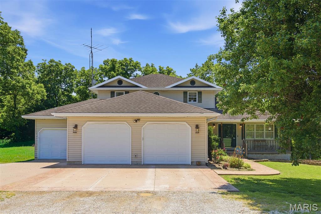 169 Highway 128 Cowden, IL 62422 - Photo 2 of 55