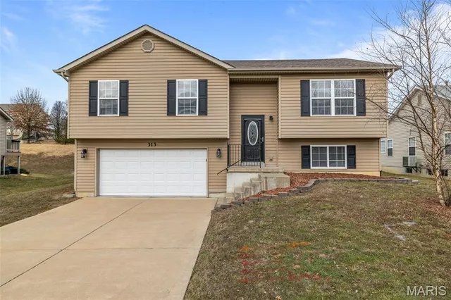 $345,000 | 313 Shadow Trace Drive, Wentzville, MO 63385