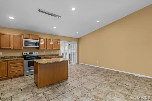 $345,000 | 313 Shadow Trace Drive, Wentzville, MO 63385