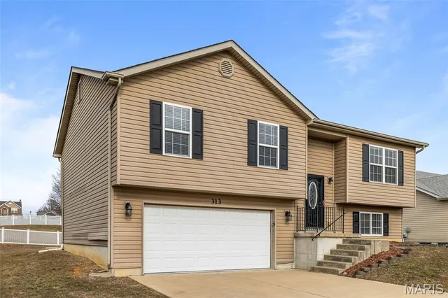 $345,000 | 313 Shadow Trace Drive, Wentzville, MO 63385