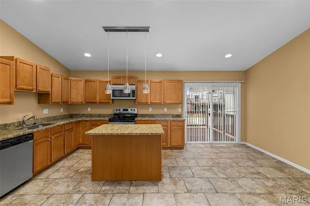 $345,000 | 313 Shadow Trace Drive, Wentzville, MO 63385