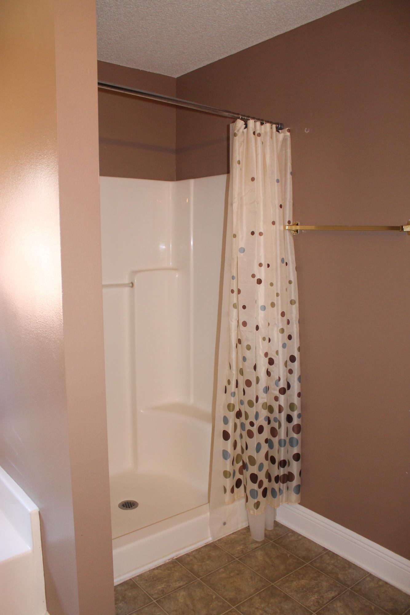 213 Foxchase Way Crestview, FL 32536 - Photo 24 of 34 a bathroom with a bathtub and shower