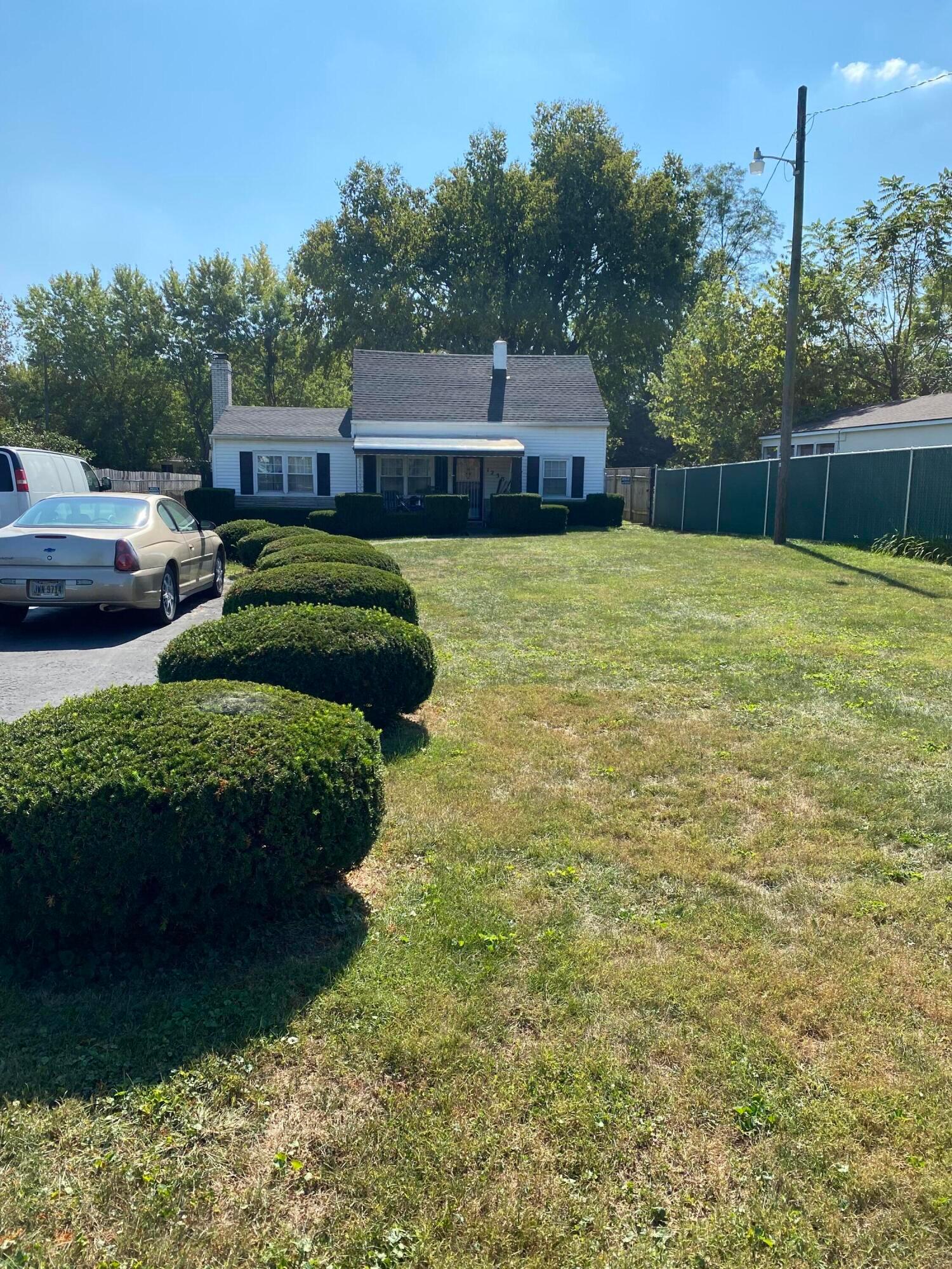 1233 Evergreen Road Columbus, OH 43207 - Photo 5 of 18 IMG_3039