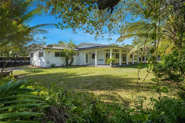 a view of a house with a big yard