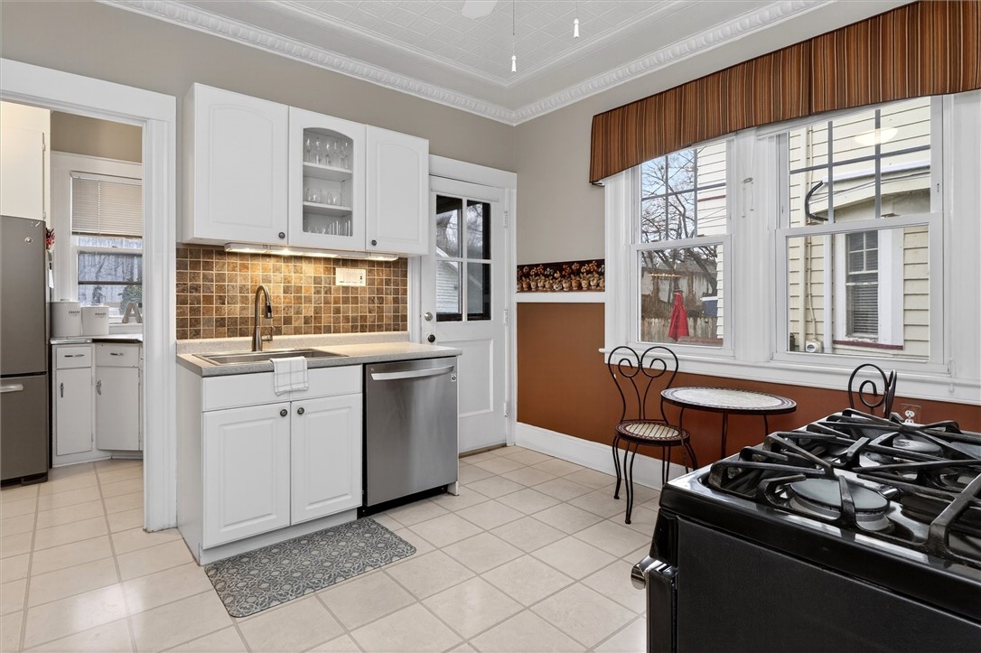 985 Harvard Street Rochester, NY 14610 - Photo 22 of 50