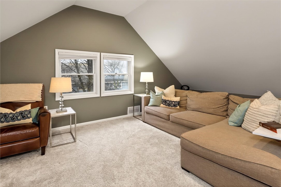 985 Harvard Street Rochester, NY 14610 - Photo 39 of 50