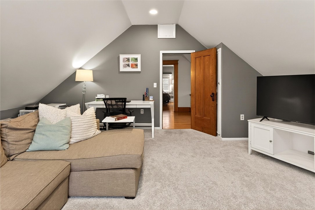 985 Harvard Street Rochester, NY 14610 - Photo 41 of 50