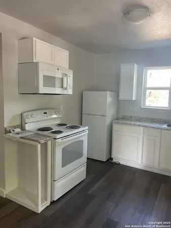 $890 | 4818 Monterey Street, Unit 202, San Antonio, TX 78237