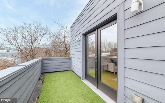 628 I Street Northeast, Unit 3 Washington, DC 20002 - Photo 27 of 32 a view of outdoor space and yard