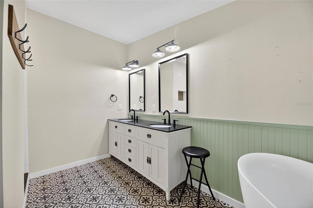 4416 Pippin Road Plant City, FL 33567 - Photo 39 of 86 a bathroom with a sink a toilet and mirror