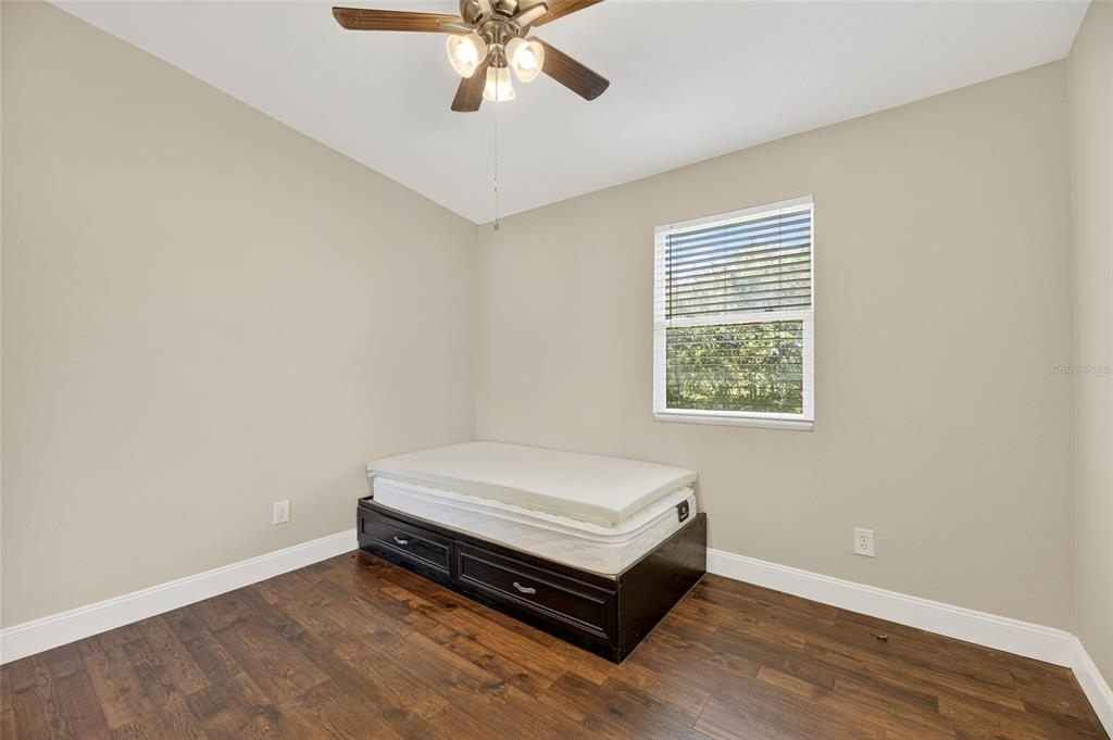4416 Pippin Road Plant City, FL 33567 - Photo 60 of 86 a room with a bed and a window