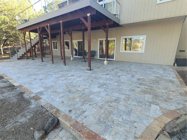 a view of a house with backyard and porch