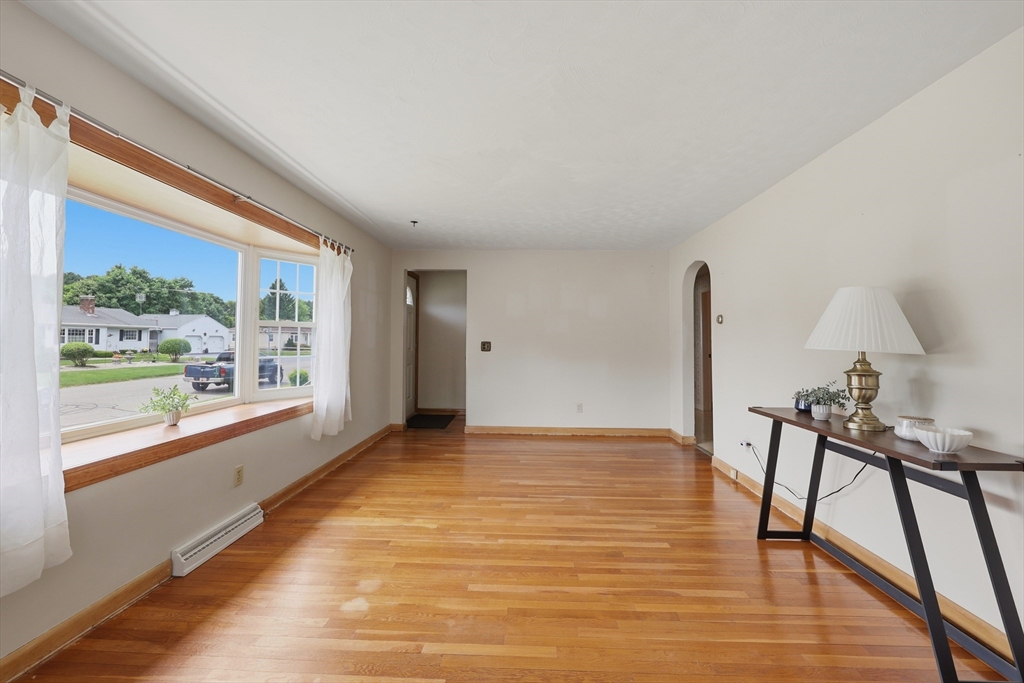 20 Elaine Street Webster, MA 01570 - Photo 4 of 24