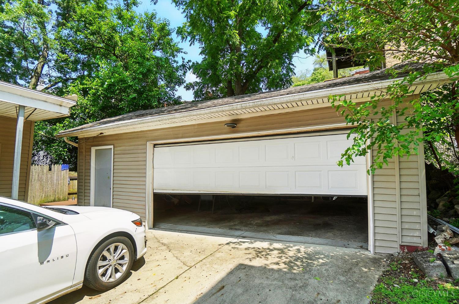 300 Emming Street Cincinnati, OH 45219 - Photo 30 of 32