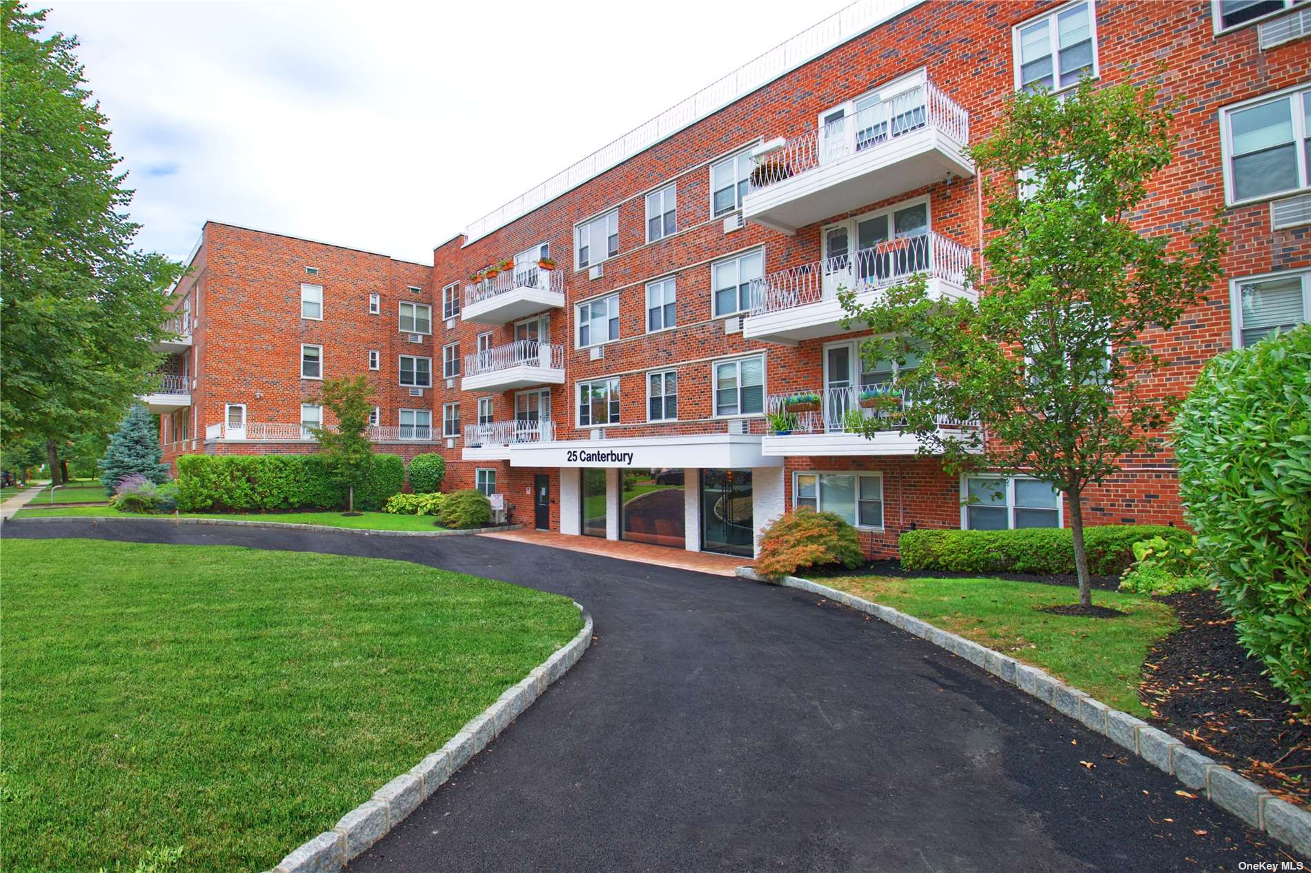 25 Canterbury Road, Unit 2S Great Neck, NY 11021 - Photo 1 of 1 Gallery Image 1