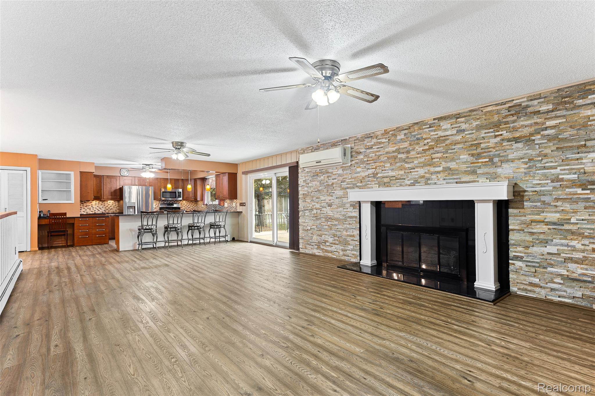 45784 Willis Road Belleville, MI 48111 - Photo 5 of 42 IMG_9478.jpg