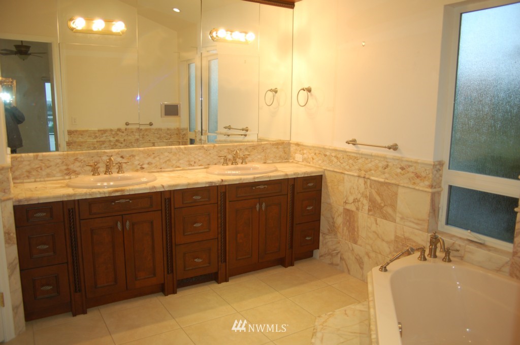 8254 Comox Road Birch Bay, WA 98230 - Photo 12 of 15 Gallery Image 12