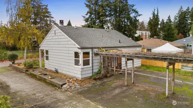 $739,999 | 14516 Dayton Avenue North, Shoreline, WA 98133