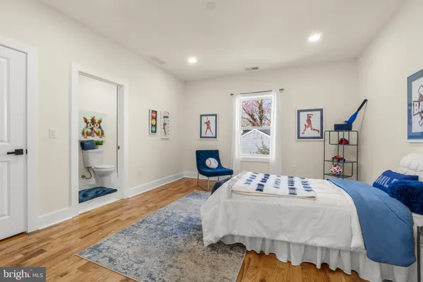 $950,000 | 32 Wagon Bridge Run, Moorestown, NJ 08057