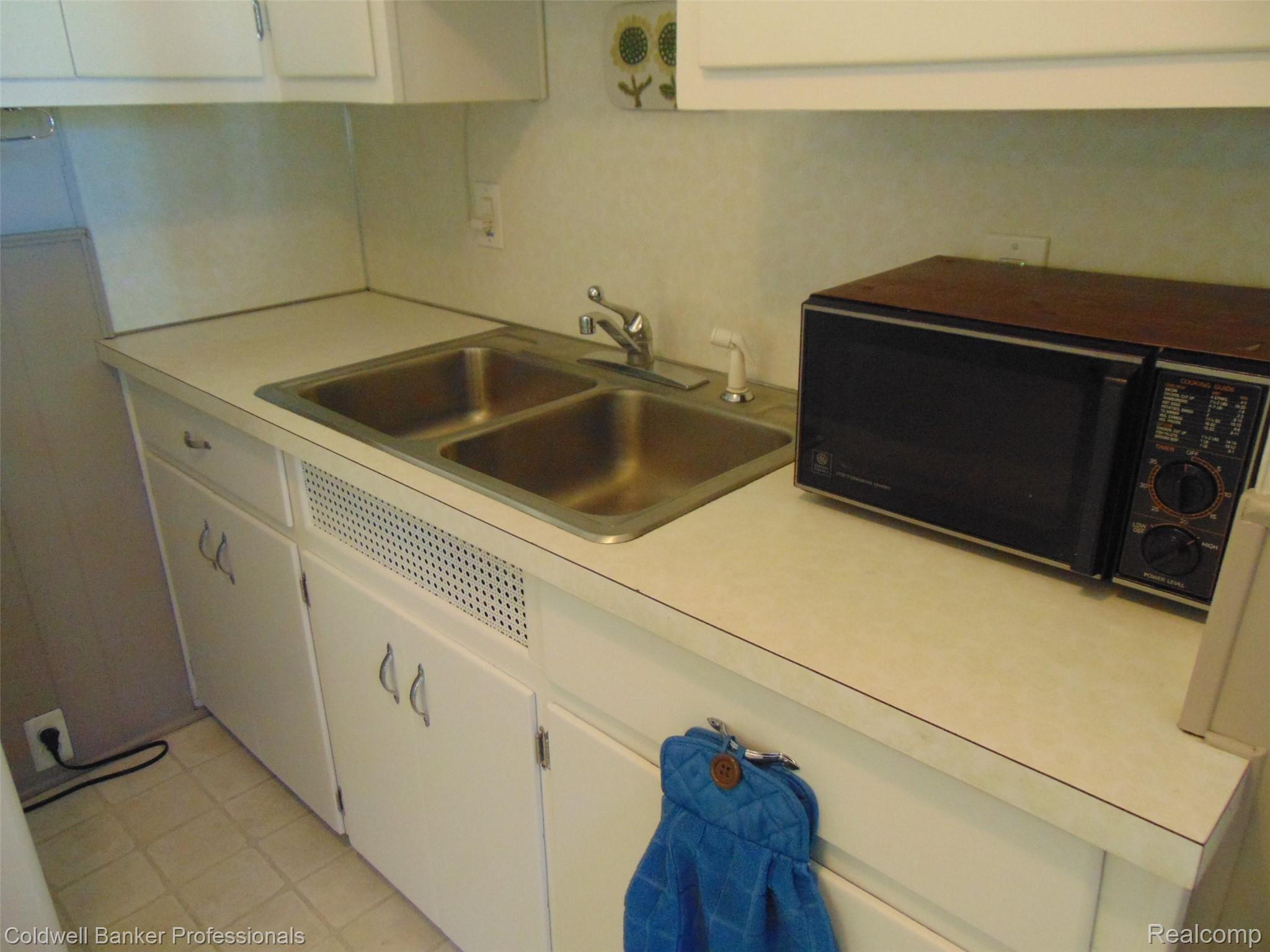417 Roth Boulevard Clawson, MI 48017 - Photo 19 of 23 kitchen sink