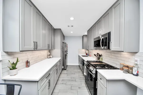 $1,900 | 834 Ellington Street, Houston, TX 77088