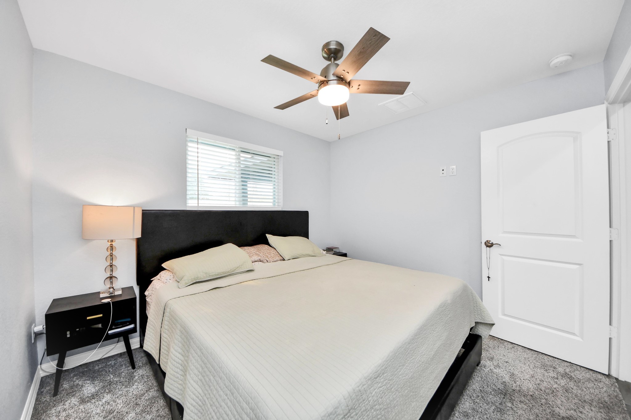 834 Ellington Street Houston, TX 77088 - Photo 20 of 37 Primary Bedroom