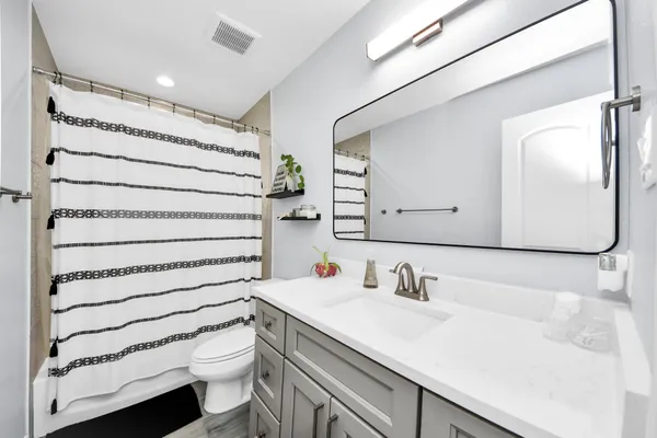 $1,900 | 834 Ellington Street, Houston, TX 77088