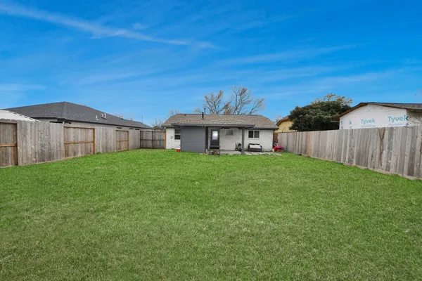 $1,900 | 834 Ellington Street, Houston, TX 77088