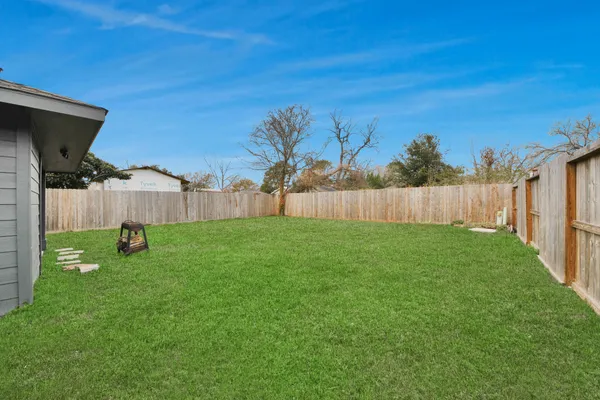 $1,900 | 834 Ellington Street, Houston, TX 77088