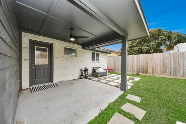 $1,900 | 834 Ellington Street, Houston, TX 77088