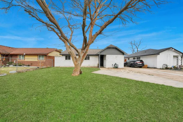 $1,900 | 834 Ellington Street, Houston, TX 77088