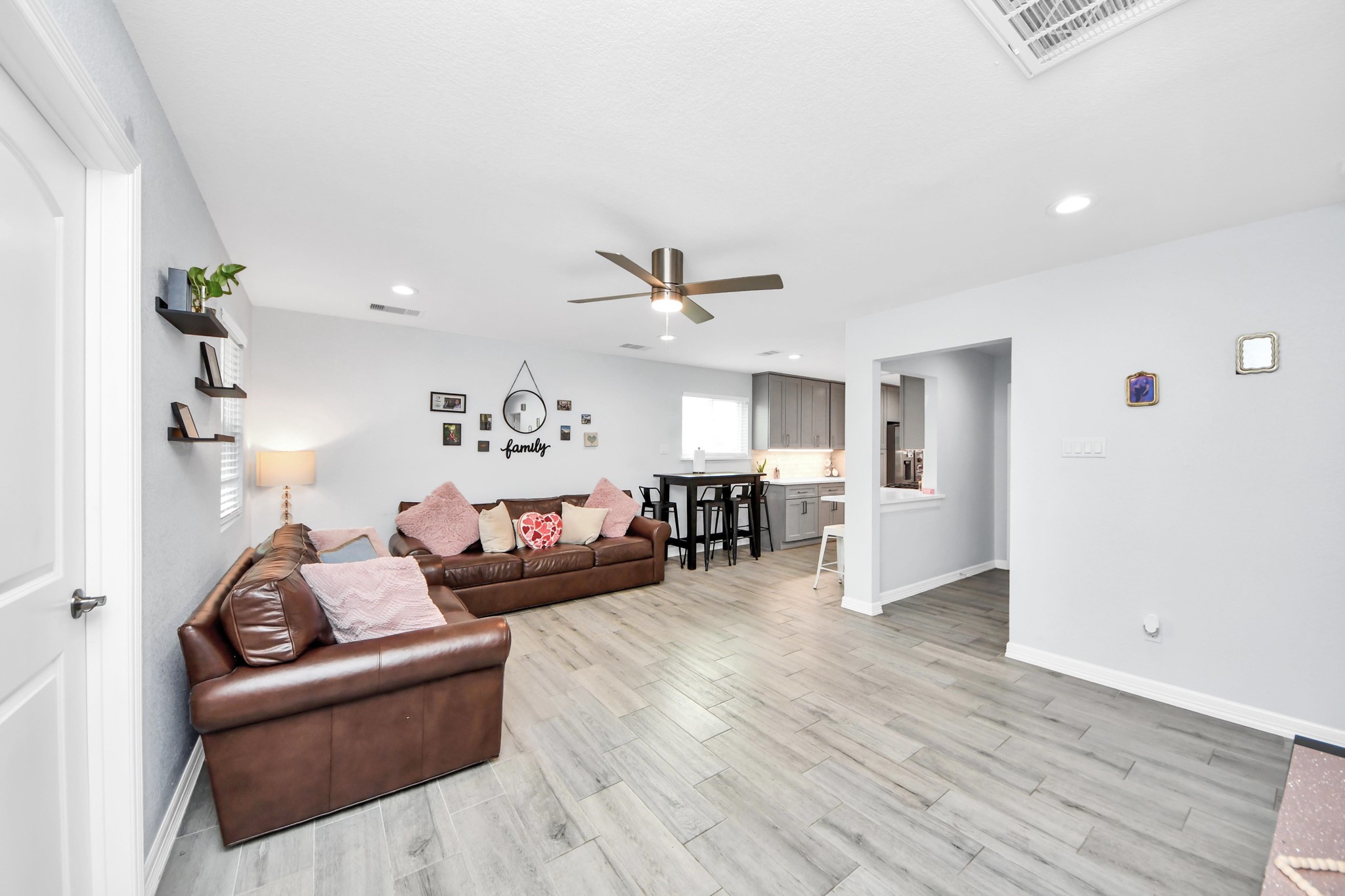 834 Ellington Street Houston, TX 77088 - Photo 7 of 37