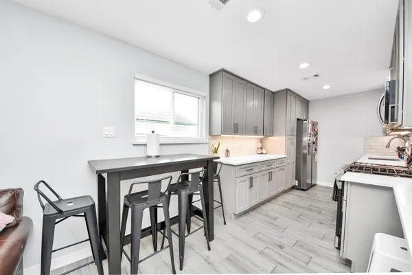 $1,900 | 834 Ellington Street, Houston, TX 77088