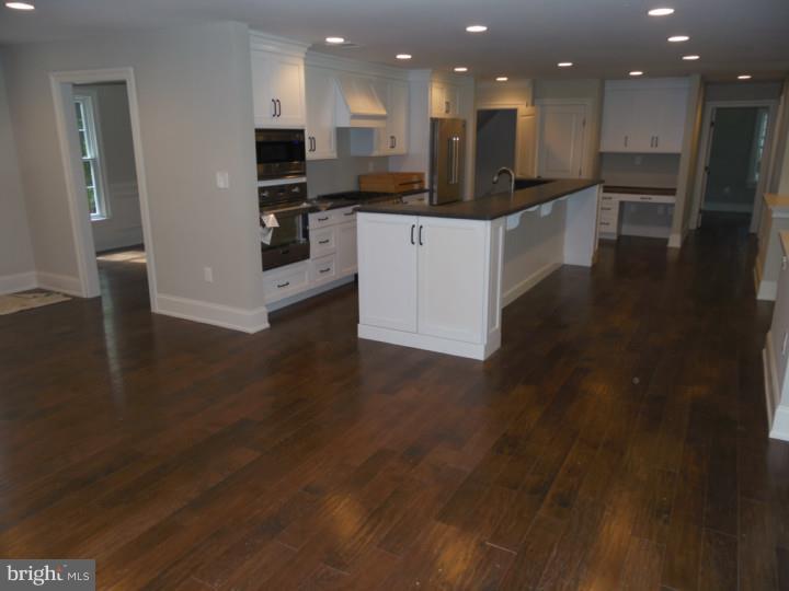 686 Valley View Lane Wayne, PA 19087 - Photo 3 of 21