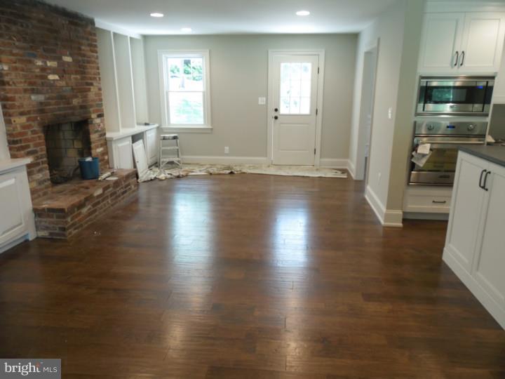 686 Valley View Lane Wayne, PA 19087 - Photo 4 of 21