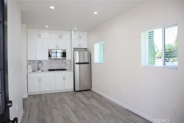 $1,800 | 6432 Farralone Avenue, Woodland Hills, CA 91303