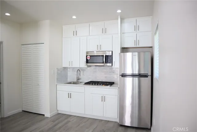 $1,800 | 6432 Farralone Avenue, Woodland Hills, CA 91303