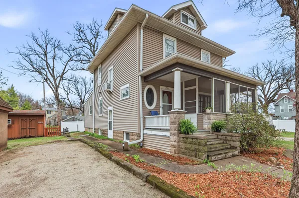 $250,000 | 1587 34th Avenue, Moline, IL 61265