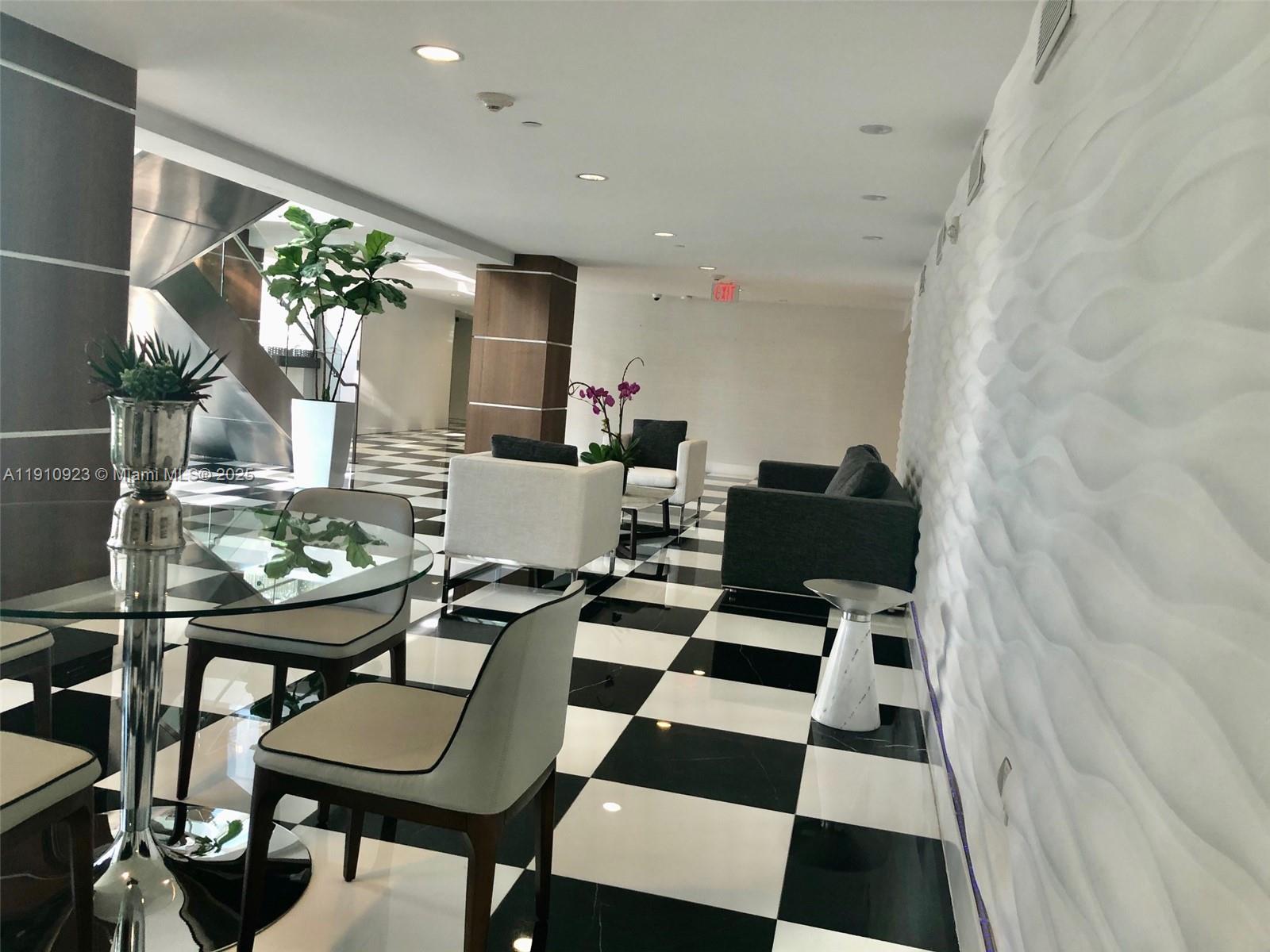 1800 North Bayshore Drive, Unit 605 Miami, FL 33132 - Photo 27 of 48 a room with furniture and a potted plant