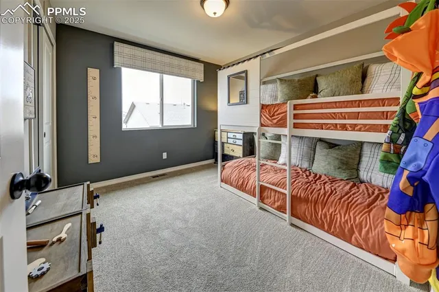 a view of livingroom with furniture