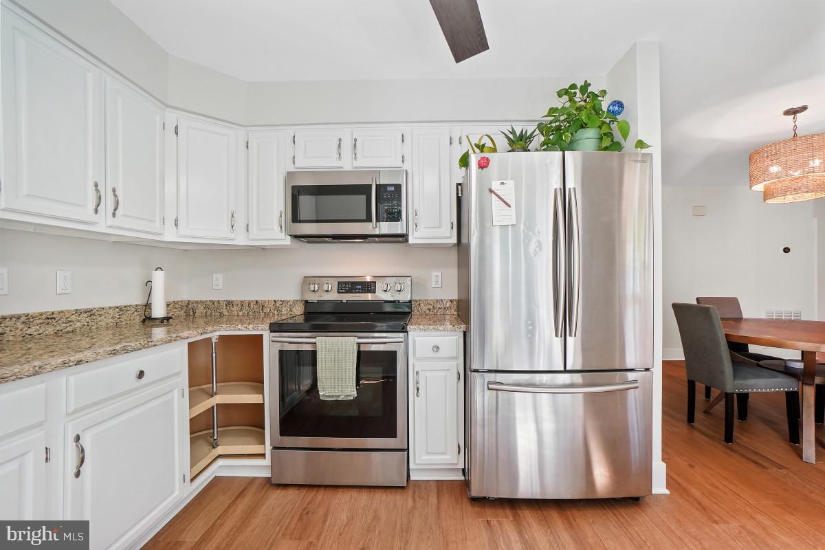 1515 Church Hill Place Reston, VA 20194 - Photo 11 of 28 Stainless appliances and ceiling fan