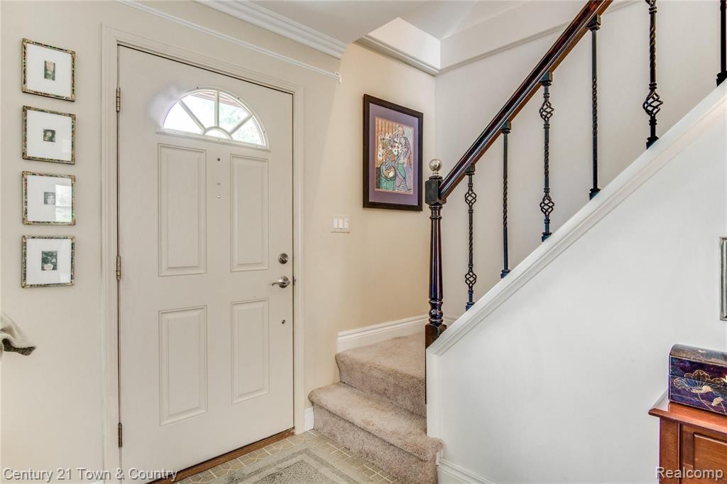 910 Little Hill Court Rochester Hills, MI 48307 - Photo 3 of 31